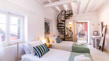 2 habitaciones, tabla de planchar con plancha y cunas gratuitas