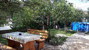 Outdoor dining - Holiday apartment with use of pool (Novi Vinodolski)