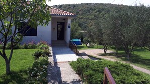 المنطقة المحيطة بالمنشأة