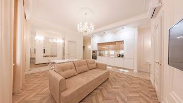 Comfort-Apartment, 3 Schlafzimmer | 3 Schlafzimmer, Schreibtisch, Bügeleisen/Bügelbrett, kostenloses WLAN