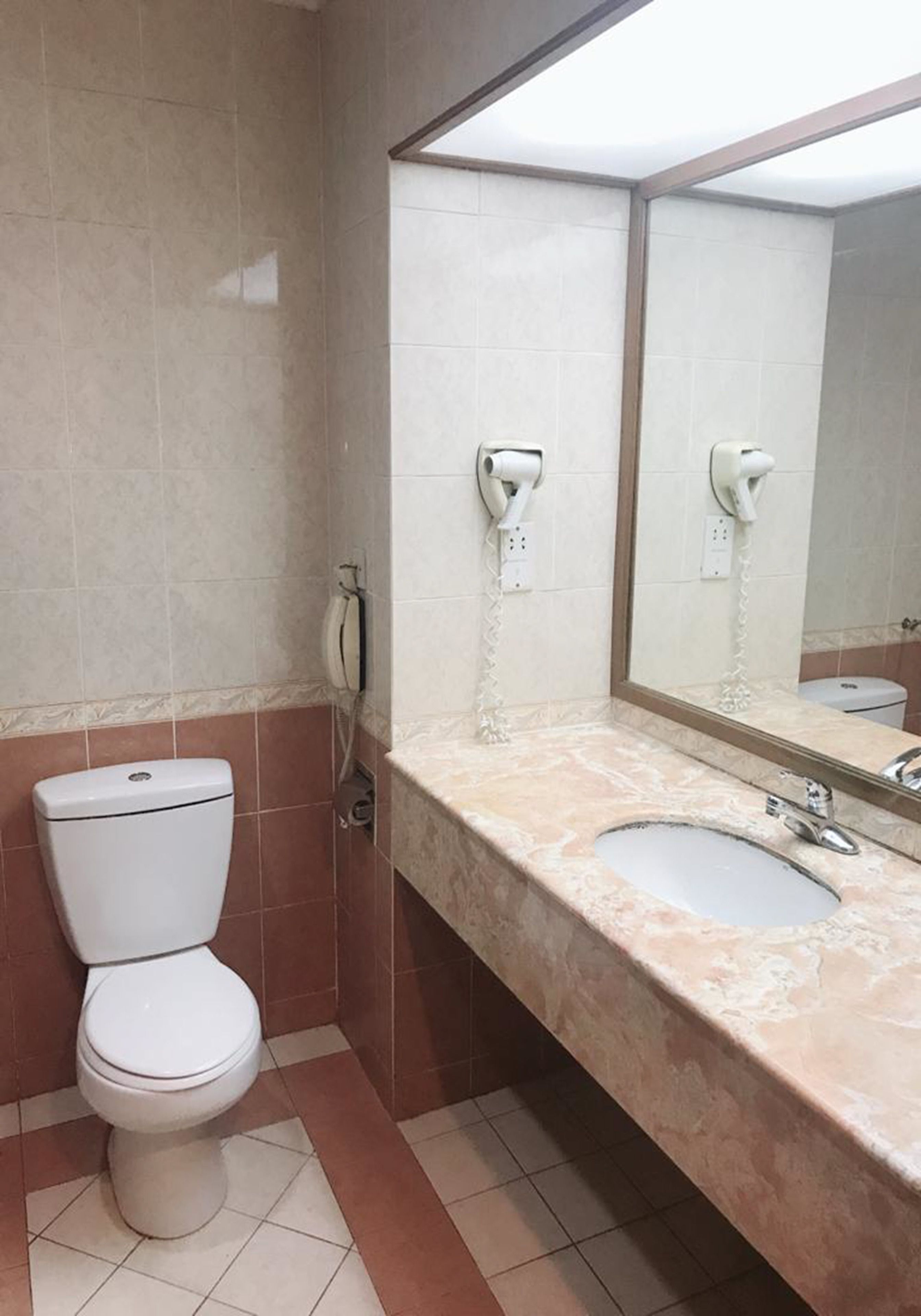 separate bathtub and shower, deep-soaking bathtub, free toiletries