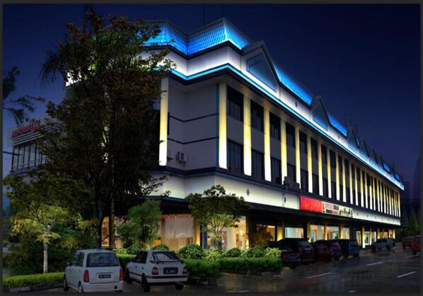 Front of property - evening/night - Grand City Hotel (Bandar Seri Begawan)
