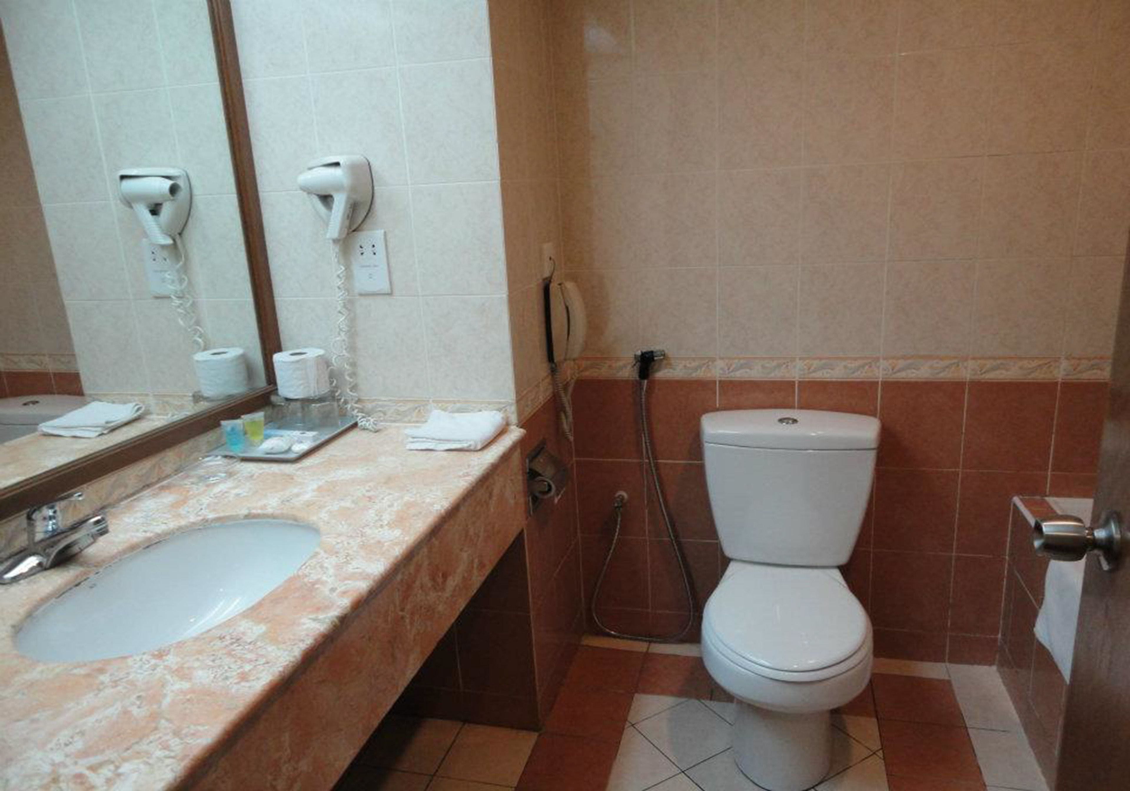 separate bathtub and shower, deep-soaking bathtub, free toiletries