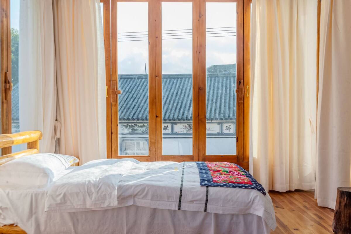 Phòng đôi phong cách cổ điển, 1 giường cỡ queen, không hút thuốc | Bàn, màn/rèm cản sáng, truy cập Internet không dây miễn phí 