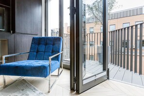 Apartment, 3 Bedrooms | Living area | Flat-screen TV - Goodge Street III (London)