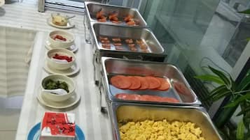 Daily buffet breakfast (THB 200 per person)