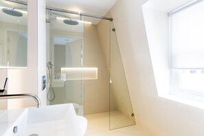 Lejlighed - 2 soveværelser | Badeværelse | Gratis toiletartikler, hårtørrer, håndklæder
