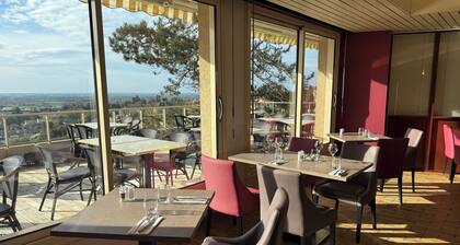 Logis Hôtel de la Bruyere