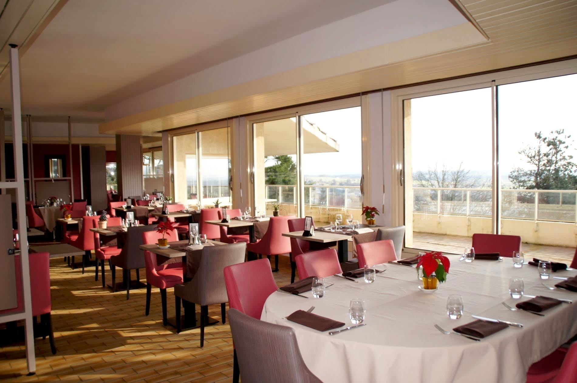 Déjeuner et dîner servis sur place