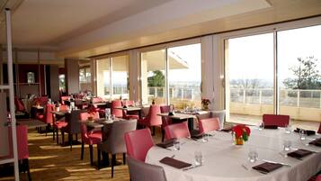 Déjeuner et dßner servis sur place