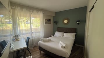 Comfort Double Room | Desk, blackout curtains, soundproofing, free WiFi