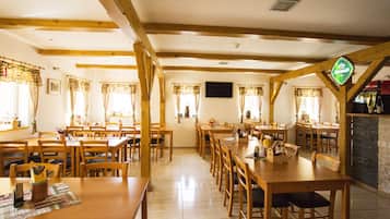 Daily buffet breakfast (CZK 170 per person)