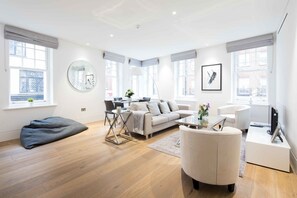 Apartment, 2 Bedrooms | Interior detail - Romily Street (London)