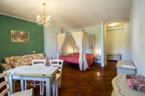 In-room safe, individually decorated, individually furnished, desk