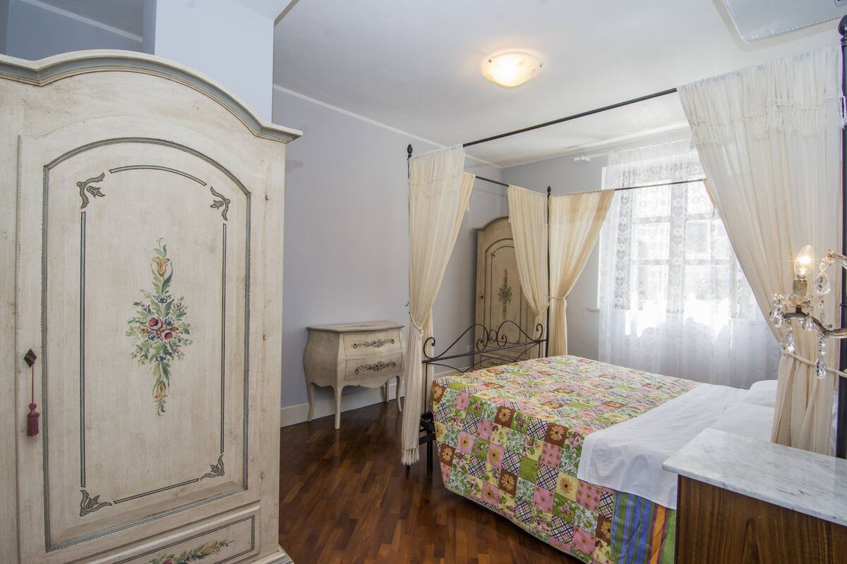 In-room safe, individually decorated, individually furnished, desk