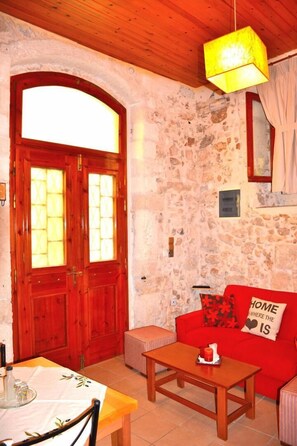 Appartamento, 1 camera da letto, vista città (Dimitra) | Una cassaforte in camera, insonorizzazione, ferro/asse da stiro