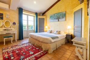 Premium bedding, memory-foam beds, iron/ironing board - La Bastide des Amouriers (Caumont-sur-Durance)