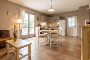 Cottage, salle de bains privée, vue jardin | Cuisine partagée