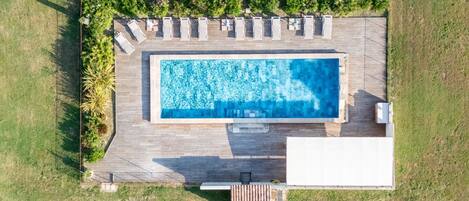 Piscina a l'aire lliure i piscina climatitzada