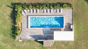 Outdoor pool, a heated pool, pool loungers - La Bastide des Amouriers (Caumont-sur-Durance)