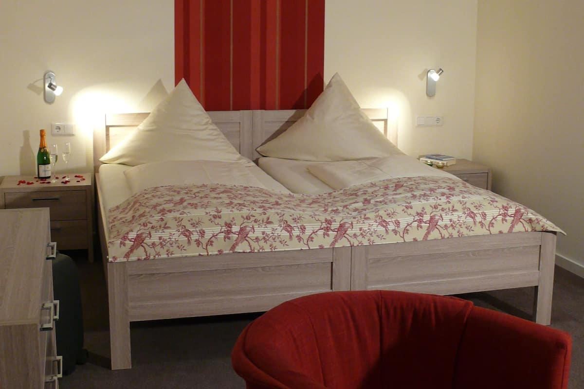 Double or Twin Room | Desk, blackout drapes, soundproofing, WiFi (free)