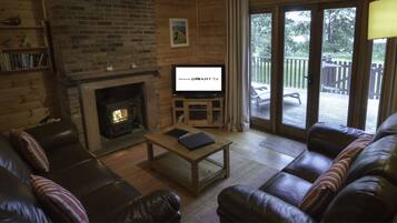 Dunnock Lodge, 2 Bedrooms | Living area | Smart TV, DVD player