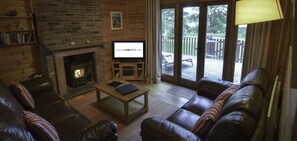 Nhà gỗ | Khu phòng khách | Smart TV, đầu đĩa DVD