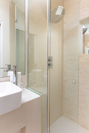 Apartment, 2 Bedrooms | Bathroom - Foley Street (London)