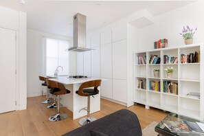 Apartment, 2 Bedrooms | Living area - Foley Street (London)