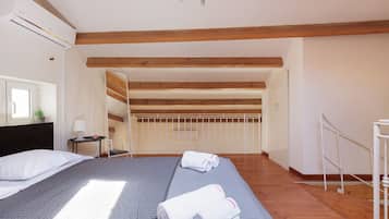 Appartement, 1 chambre, vue partielle sur la mer | 1 chambre, fer et planche Ă repasser, Wi-Fi gratuit, draps fournis