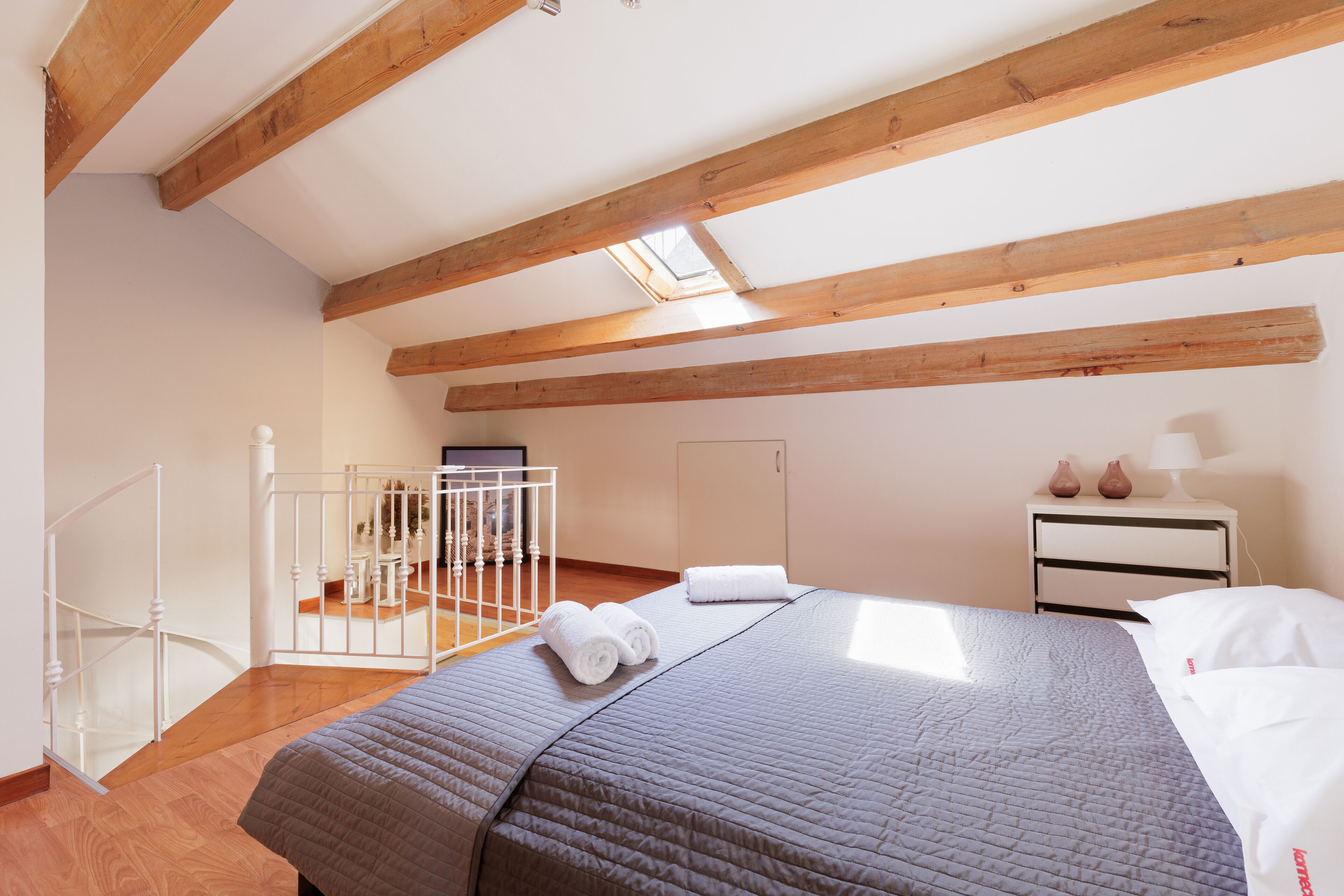 1 غرفة نوم ومكواة/لوح كي وواي فاي مجانًا وملاءات أسرّة