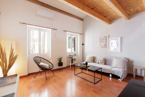 Apartment, 1 Schlafzimmer, eingeschränkter Meerblick | Wohnbereich