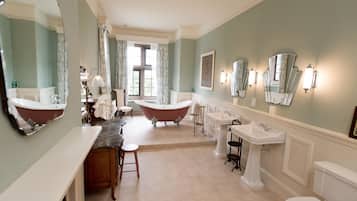 Separate bathtub and shower, free toiletries, bathrobes, towels