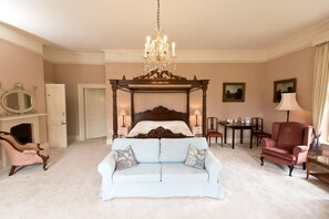 Bureau, accès au Wi-Fi (inclus), literie fournie