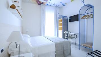 Minibar, una cassaforte in camera, una scrivania, tende oscuranti