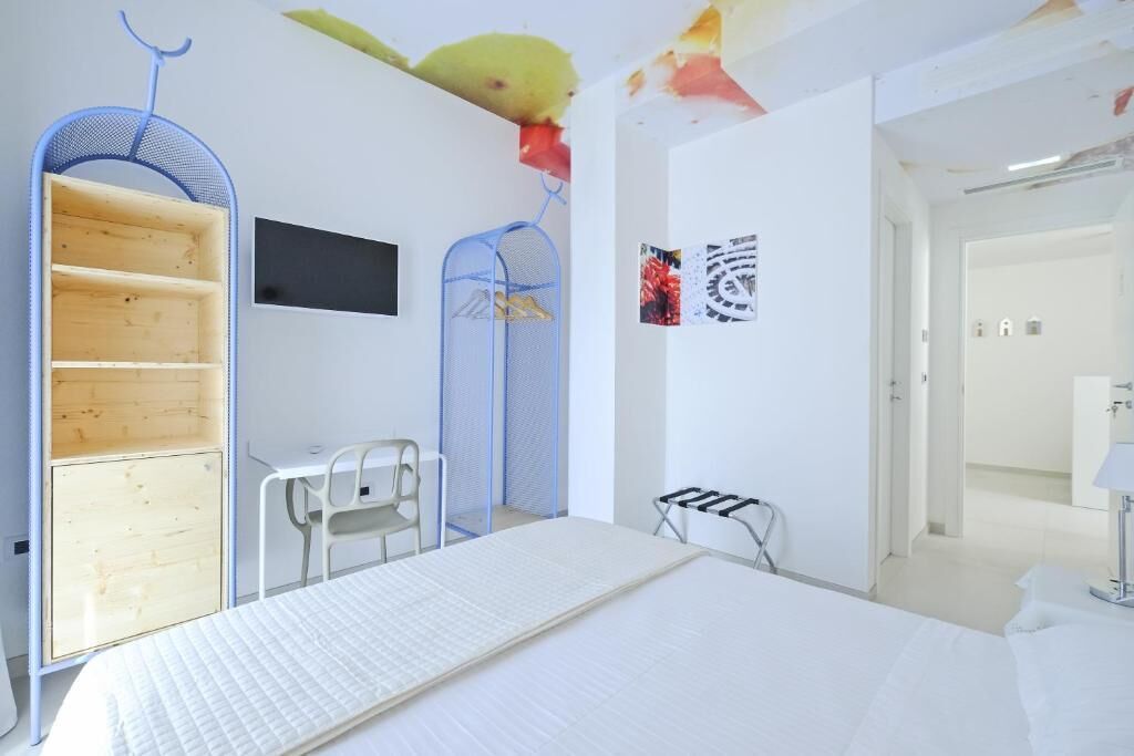 迷你吧、客房内保险箱、办公桌、遮光窗帘