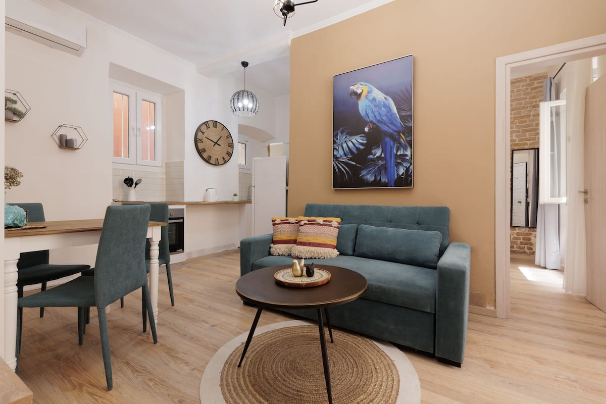 Departamento, 1 habitación, planta baja | Área de sala de estar | Televisión de pantalla plana