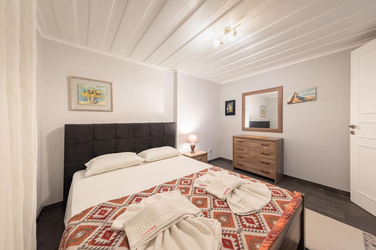 Departamento, 1 habitación, planta baja | Tabla de planchar con plancha, wifi gratis y ropa de cama