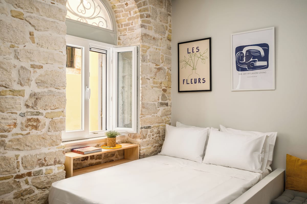 Studio, 1 Double Bed, Ground Floor | Iron/ironing board, free WiFi, bed sheets