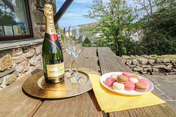 Cottage | Dining