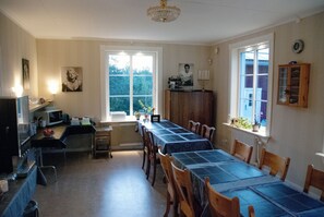 Free daily continental breakfast - Solmyra 56 Gästhem (Kolsva)