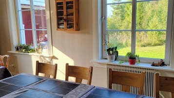Szoba kétszemélyes ággyal | Étkezési lehetőség