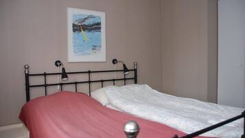 Blackout drapes, iron/ironing board, free WiFi, bed sheets