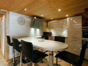 Dining - 3* Apartment, close to slopes, cozy, WIFI, parking (La Clusaz)