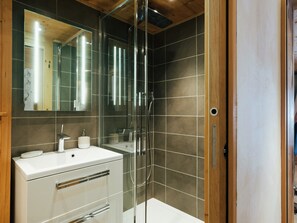Bathroom - 3* Apartment, close to slopes, cozy, WIFI, parking (La Clusaz)