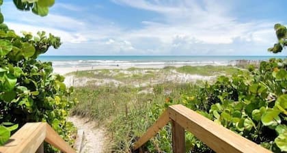 2 Bedroom Remodeled Beachfront Condo!