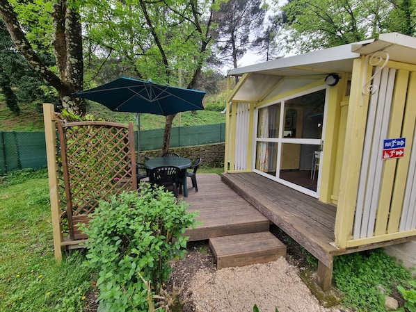 Chalet 5 personnes | Terrace/patio - Camping l'Orée des Cevennes (Saint-Jean-de-Valeriscle)