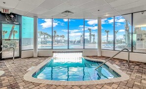 Piscine intérieure