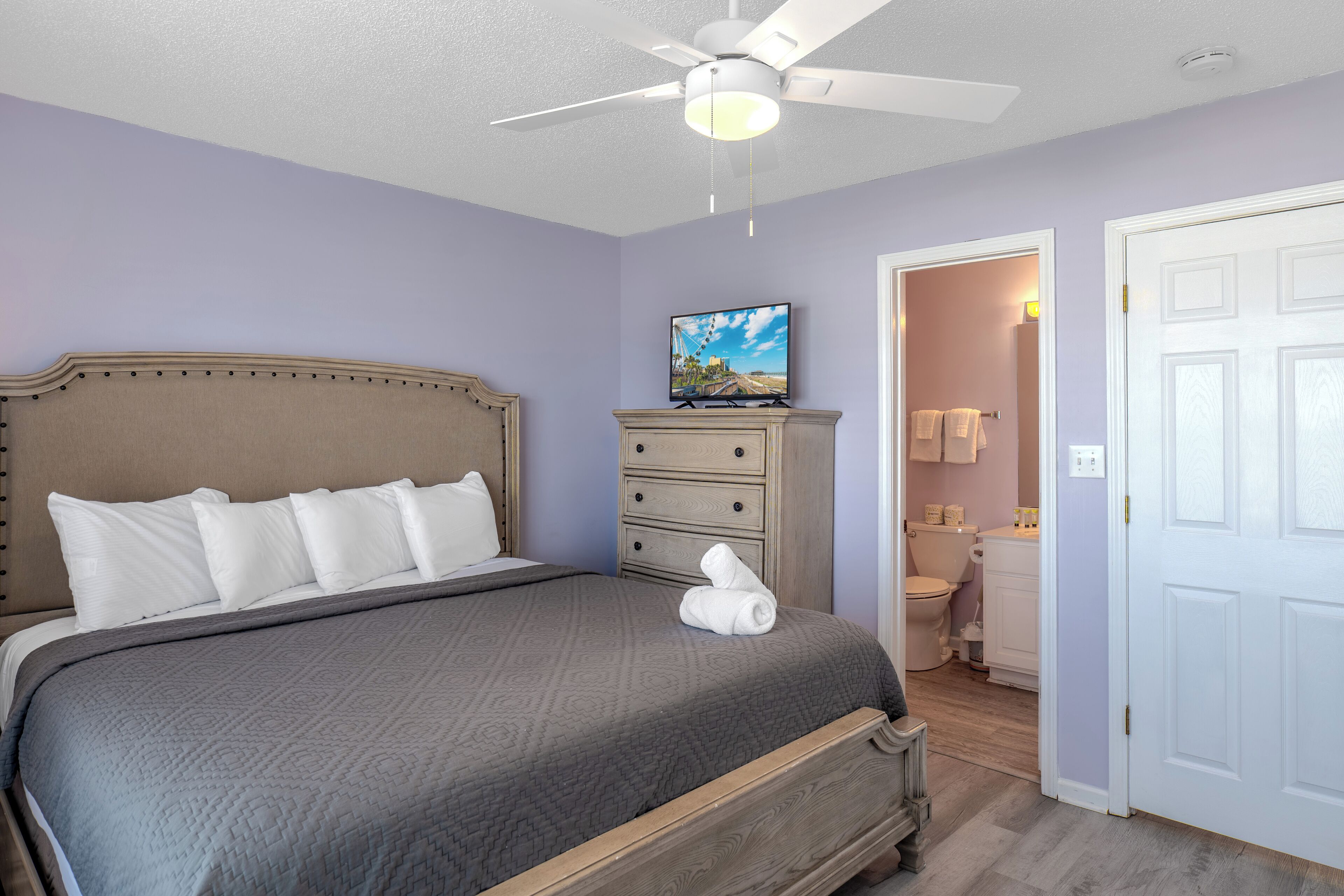 2 bedrooms, iron/ironing board, internet, bed sheets