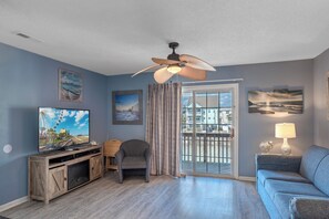 Smart TV - Private Deck Overlooking the Pond! Sea Pond Villas Unit 3 (North Myrtle Beach)
